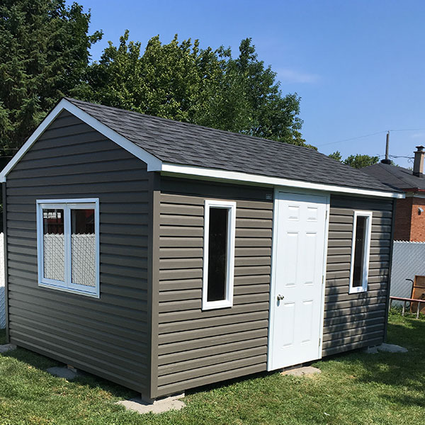 Our 2-pitch garden sheds roof are entirely made in Quebec by Cabanons Boyer. Choice of colours, doors, windows and dimensions.